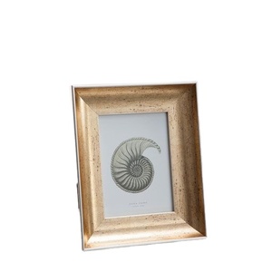 Cadre photo rectangulaire en métal ondulé, laiton antique, léger et durable, imprimé numériquement, pour la décoration de la maison et du bureau - Cadeau de retour - Product Image 1