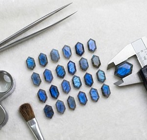 Hermosa Labradorita, Gema Natural con Destello Azul, 8x12mm, Corte Octogonal Alargado, Piedra Suelta para Anillos y Colgantes - Product Image 5