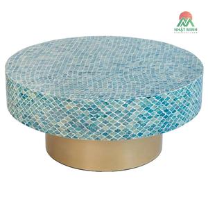 Table basse ronde moderne Nhat Minh avec plateau en mosaïque de verre bleu et base en métal, mobilier contemporain pour salon - Product Image 1