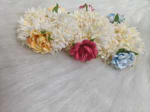 Gajra de Flores de Jazmín y Rosa Hecha a Mano, Accesorio para el Cabello de Novia, Decoración para Haldi, Sangeet, Eid, Onam, Pongal - Product Image 4