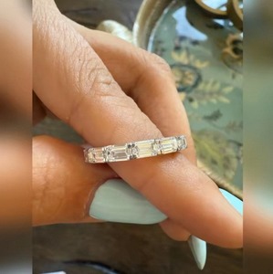 Bague en diamant de laboratoire taille émeraude de luxe en or 9K, 14K et 18K pour femme, idéale pour les fiançailles, les mariages et les cadeaux d'anniversaire - Product Image 5
