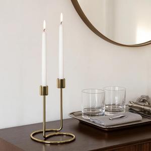 Support à bougies élégant en métal finition or à 2 bras, bougeoir décoratif haut de gamme pour la maison, le salon, les mariages et les fêtes à bas prix - Product Image 5