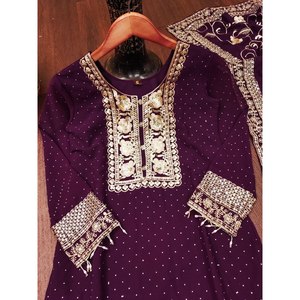 Traje de Diseñador con Bordado Floral y Pedrería para Fiestas - Product Image 6