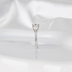 Anillo de Diamante Cultivado en Laboratorio de Corte Redondo de 2.3CT, Tres Piedras con Engaste Tulipán, Catedral, Oro Blanco de 14K, Anillo de Compromiso y Boda - Product Image 2