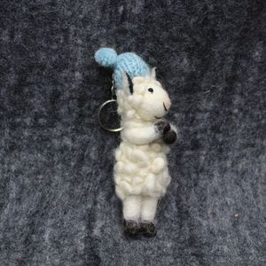 Porte-clés mignon en forme de mouton en laine, jouet en peluche avec chapeau bleu, animal en peluche doux pour enfants unisexe 0-10cm - Product Image 4