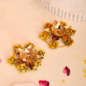 Lampe à huile traditionnelle en laiton artisanal en forme de fleur de lotus, Deepak, pour la décoration de la maison pendant Diwali, décoration Pooja, cadeau de mariage - Product Image 1