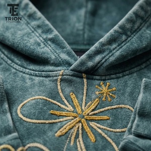 Sudadera con capucha para hombre con efecto acid wash y bordados, ofrece comodidad relajada, un degradado único y costuras detalladas para atuendos casuales de diario. - Product Image 5