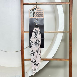 Soporte para Bufandas de Cuero Vacuno con Diseño a Cuadros, Hecho a Mano, con Anillos Metálicos, Decoración Rústica de Pared Estilo Western para Bufandas y Accesorios - Product Image 4