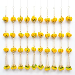 Magnifique Guirlande de roses jaunes suspendues avec perles et accents dorés – Décoration traditionnelle indienne écologique pour mariages, festivals et la maison - Product Image 6