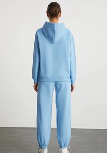 Ensemble de survêtement d'hiver en molleton antibactérien personnalisé pour femme, avec broderie, comprenant un sweat à capuche zippé court et un pantalon de survêtement en French Terry, vente en gros 2 - Product Image 3