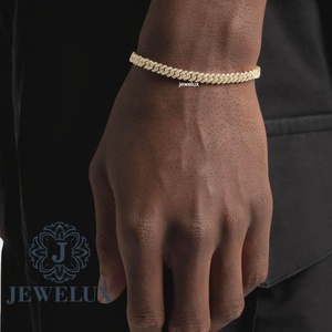 Bracelet tennis élégant et moderne en diamant pour femme avec pierres étincelantes à prix d'exportation - Product Image 1