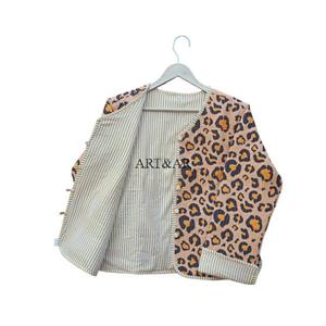 เสื้อแจ็คเก็ตผ้าฝ้ายออร์แกนิค 100% ลายดอกไม้และลายทาง พิมพ์ลายสองด้าน เป็นมิตรกับสิ่งแวดล้อม ระบายอากาศได้ดี ติดกระดุม สำหรับผู้หญิง สไตล์ลำลอง - Product Image 4