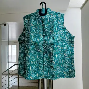 Indische Jaipuri handgemachte reversibles Baumwolldecke Kantha Sanganeri bedruckte Jacke für Damen