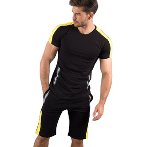 Ensemble jogging homme sur mesure de qualité supérieure : short et t-shirt à taille élastique, bandes latérales, extensible dans quatre directions, séchage rapide - Product Image 1