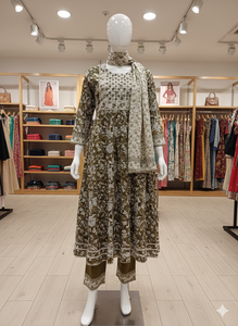 Ensemble élégant Anarkali Kurta à imprimé floral bleu, col brodé complexe, pantalon assorti et dupatta imprimé pour soirée - Product Image 3
