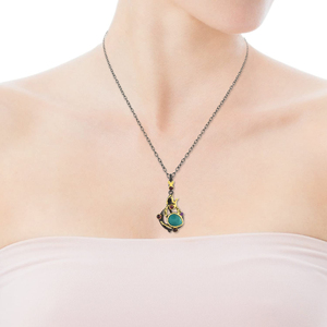 Colgante vintage de plata de ley S925 chapado en oro de 22K con turquesa, granate y amatista en engaste de bisel, diseño temático, joyería fina. - Product Image 2