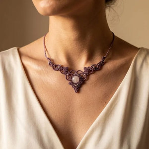 Collier en macramé plaqué argent fait main avec perle en pierre naturelle taille émeraude sertie clos, idéal pour cadeau, vente en gros de bijoux - Product Image 1