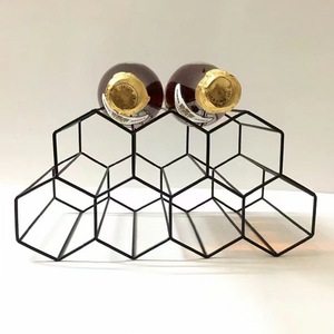 Porte-bouteilles en fer forgé noir et or, design moderne et décoratif, de haute qualité, pour présentation de vin lors de fêtes - Product Image 6