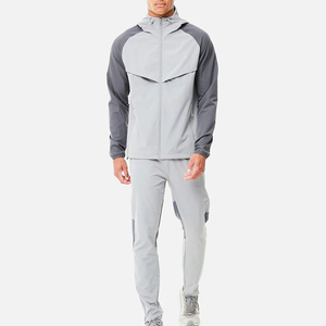 Conjunto cortavientos para hombre, conjunto deportivo de dos piezas con capucha ajustable y pantalones con cintura elástica para rutina de fitness al aire libre - Product Image 3