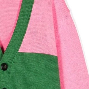 Cardigans et pulls unisexes en acrylique bicolore rose et vert, personnalisables avec logos B2B et lettres brodées, pour sororités - Product Image 6