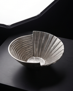 Bol en métal lourd texturé à cannelures géométriques uniques, décoration de table, fournitures pour commandes en gros - Product Image 3