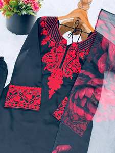 Elegante Conjunto de Traje de Tres Piezas de Seda Romana con Bordado Elaborado y Estampado Digital, Dupatta de Seda Teby, Atuendo Completamente Cosido - Product Image 6