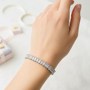 Pulsera de tenis de lujo estilo Hip Hop de plata de ley 925 con incrustaciones de moissanita VVS de corte baguette brillante para mujer - Product Image 1