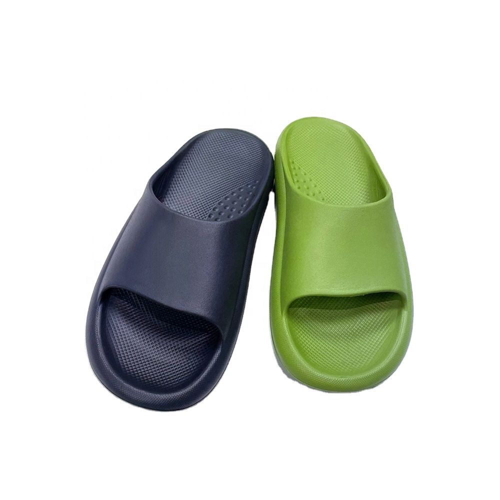 Chancletas De Goma Azules, Aisladas En El Fondo Blanco Imagen de archivo -  Imagen de rosa, azul: 99191171