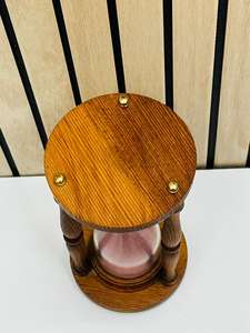 Sablier en bois de 6,5'' avec sable rose |   Horloge à sable de table rustique avec design croix d'ange pour décoration de fête d'anniversaire - Product Image 6