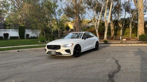 S60 R/ge T8 Plus Black Edition 2023 USADO EN PERFECTAS CONDICIONES, Híbrido Enchufable de 455 hp, Tracción en las Cuatro Ruedas, Volante a la Izquierda, Automático, 7 Plazas - Product Image 4