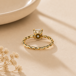 Anillo de compromiso de oro rosa con pavé retorcido y diamantes de moissanita de corte pera y ovalado de 1 quilate |   Anillo de novia único con doble piedra - Product Image 2