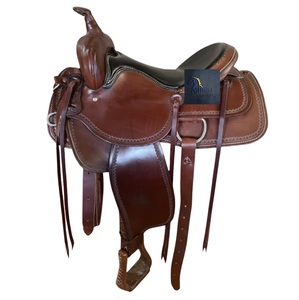Silla de montar western de cuero marrón repujada a mano para carreras de barriles, con asiento suave negro, correas de latigo y juego de arreos, de 10 a 18 pulgadas - Product Image 1