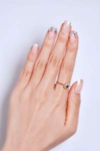 Uñas postizas de lujo al por mayor, color nude lechoso, forma cuadrada, con joyas, personalizadas de fábrica OEM ODM, con diamantes de imitación a presión. - Product Image 3