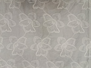 Tela Bordada Dori de Algodón Blanco Premium en Oferta |   Tela de Algodón con Bordado Floral para Vestidos, Kurtis y Decoración del Hogar - Product Image 4