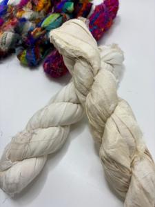 Ruban en fil de chenille 100% soie, toucher doux, fabriqué à partir de saris recyclés colorés, pour emballage cadeau, artisanat, couture, embellissement, décoration - Product Image 5