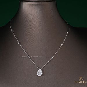 Collier pendentif en diamant de laboratoire de forme poire certifié IGI avec halo et chaîne à maillons diamantés, bijoux minimalistes pour femmes - Product Image 1
