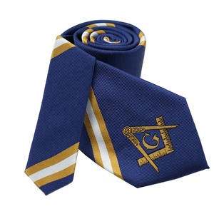 Corbata Masónica de Seda con Rayas Moradas y Verdes, Diseño Bordado de Compás Cuadrado, Tejido Clásico de Sarga para Uso Profesional - Product Image 4