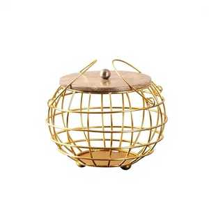 Cesta de Frutas Esférica de Alambre Dorado de Lujo con Tapa de Madera, Contenedor de Almacenamiento Cubierto, Organizador de Encimera para Cocina y Despensa - Product Image 1