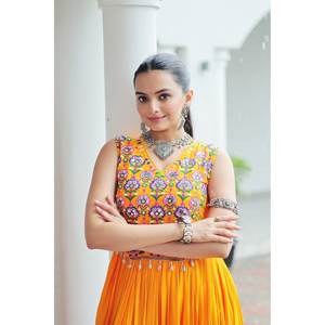 Vestido de noche especial Navratri con bordado de hilo y trabajo de espejo - Product Image 5