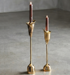 Candelabro de Latón de Calidad Superior con Forma de Flor, Portavelas con Diseño de Lirio Calla para Decoración del Hogar - Product Image 3