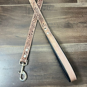 Producto más vendido 2025, correa de cuero mecanizada a mano para perros, accesorios de lujo de cuero genuino para exteriores, correas de entrenamiento para caminar para perros - Product Image 4