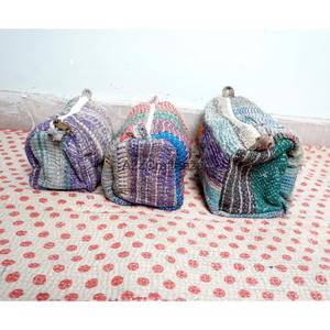 Trousse de Maquillage Grande Taille en Tissu Kantha 100% Coton Pur avec Motif à Pompons, Fermeture Éclair, Écologique, Durable, et Poignée Souple - Product Image 2