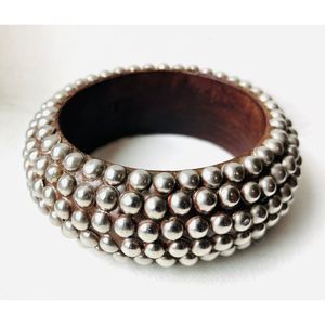 กำไลข้อมือกระดุมไม้ดีไซน์เนอร์แบบดั้งเดิมสำหรับผู้หญิงสวมใส่ประจำวันและในงานปาร์ตี้เครื่องประดับที่ทำด้วยมือ - Product Image 5