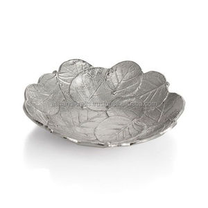 Plateau en métal artisanal en forme de feuille – L'organisateur idéal pour les petits objets et les accessoires décoratifs - Product Image 3