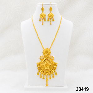 ชุดเครื่องประดับ MOLL JEWELLERS สร้อยคอพร้อมต่างหูรูปดอกไม้ ชุบทอง 24K ทำจากโลหะผสมสังกะสี ประดับเพชรซิร์คอน สำหรับผู้หญิง เหมาะสำหรับงานหมั้น งานแต่งงาน และวันครบรอบ - Product Image 1