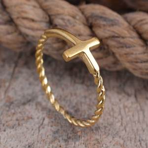 แหวนทอง 18K ชุบทองเหลืองรูปกากบาท แหวนมินิมอลแบบซ้อนได้ แหวนวงบางทำมือ แหวนมิดิ ของขวัญสำหรับเธอ เครื่องประดับขายส่ง - Product Image 1
