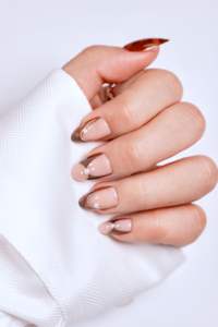 Uñas postizas cuadradas personalizadas OEM ODM de fábrica con diamantes de imitación, lujo, oro, cromo, punta francesa, a presión. - Product Image 4