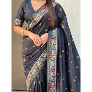 Sari de Seda Baluchari Negro con Bordado Zari, Elegante Vestido de Novia - Product Image 5