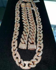 Collier chaîne cubaine en moissanite dorée tendance pour mariages et anniversaires, disponible en gros à bon prix - Product Image 1