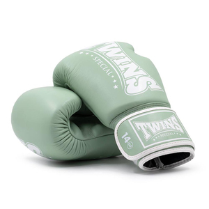 Guantes de Boxeo de Cuero Verde Personalizados de Alta Calidad con Cierre de Velcro, Logotipo Personalizado y Correas Ajustables para Muay Thai - Product Image 3